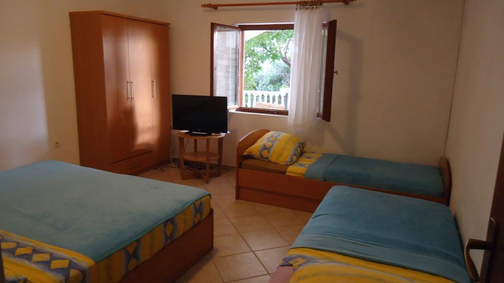 Apartment Tomi *