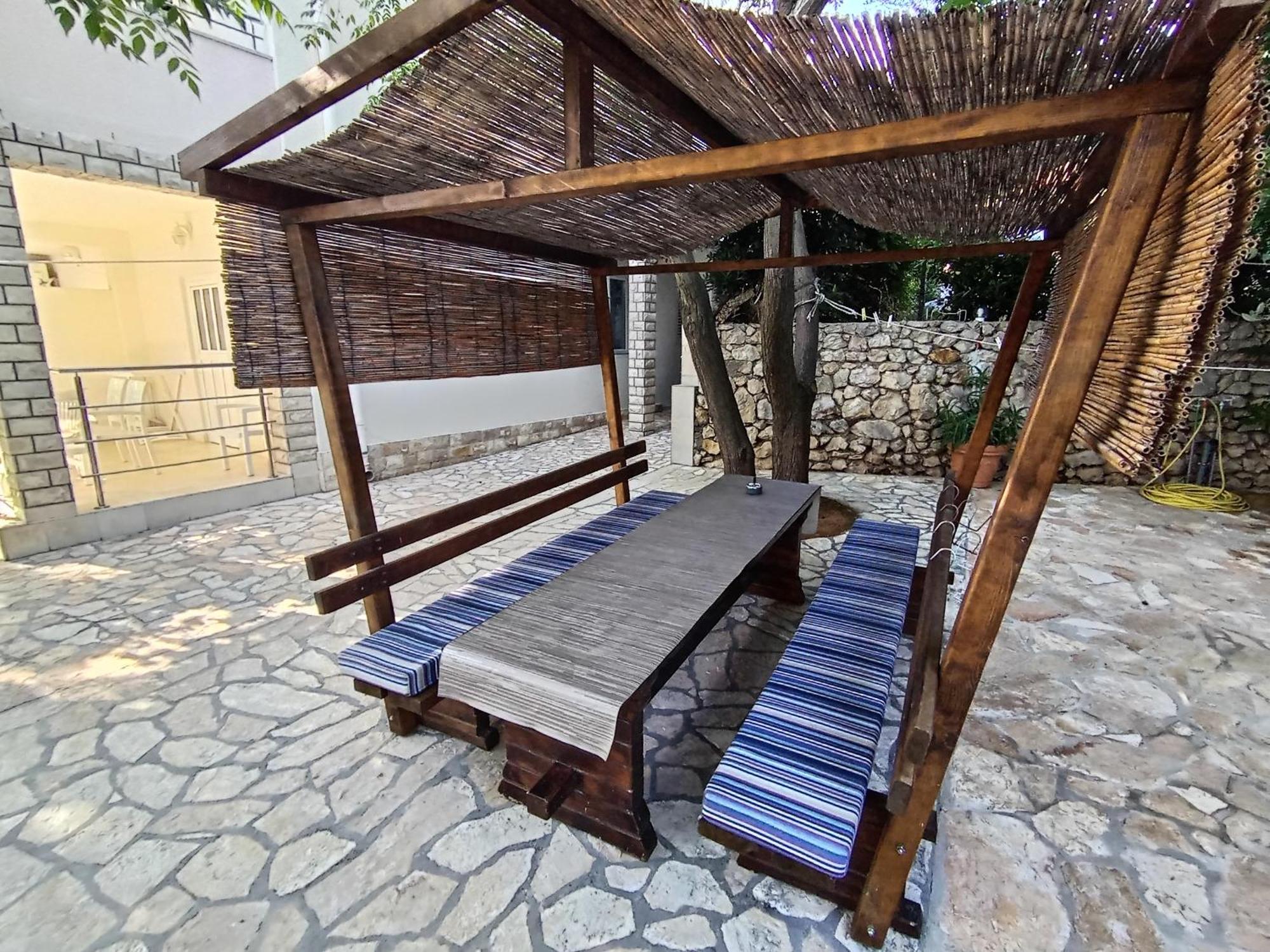 Apartment Tomi Novalja