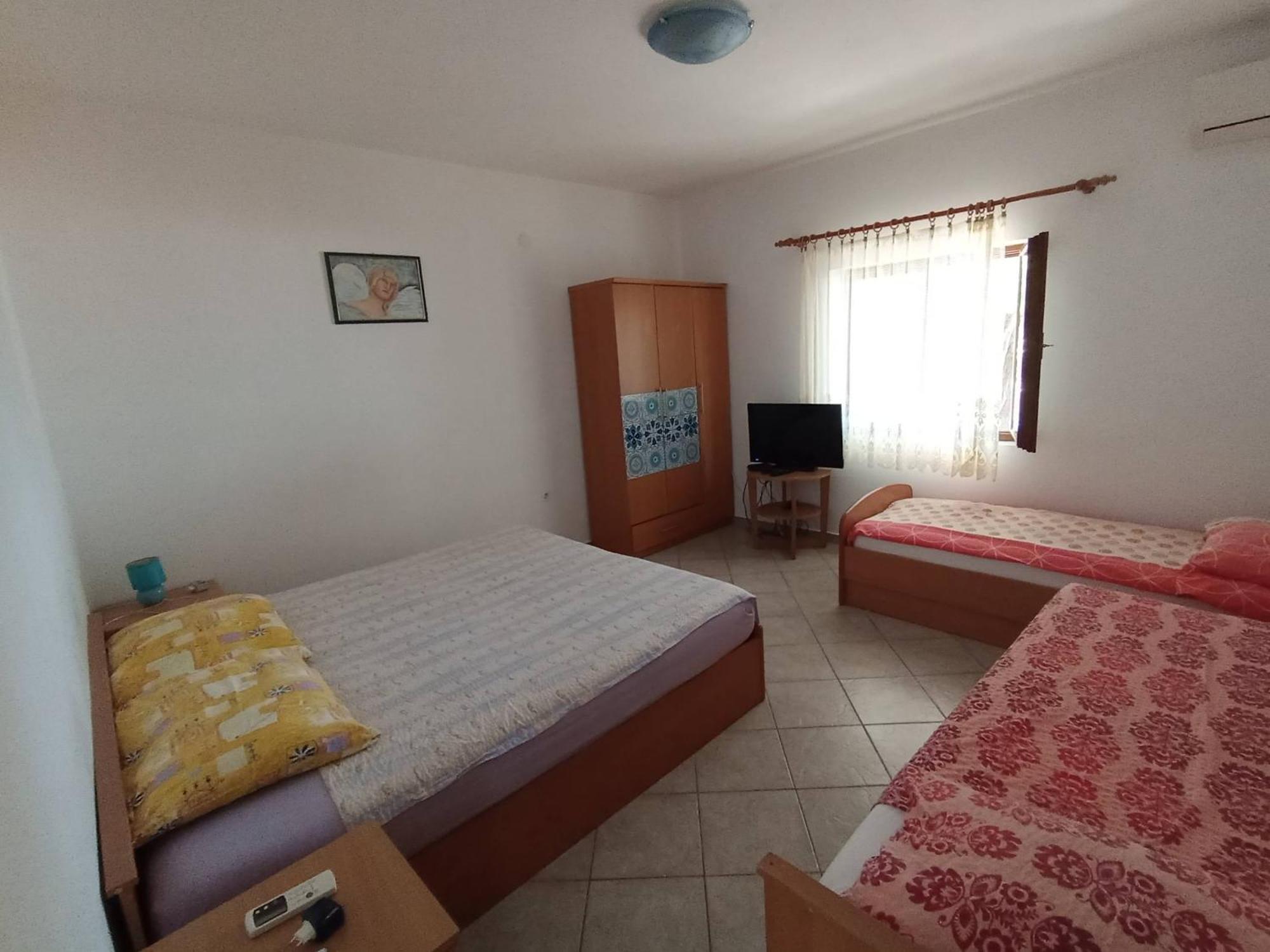 Tomi Apartment
