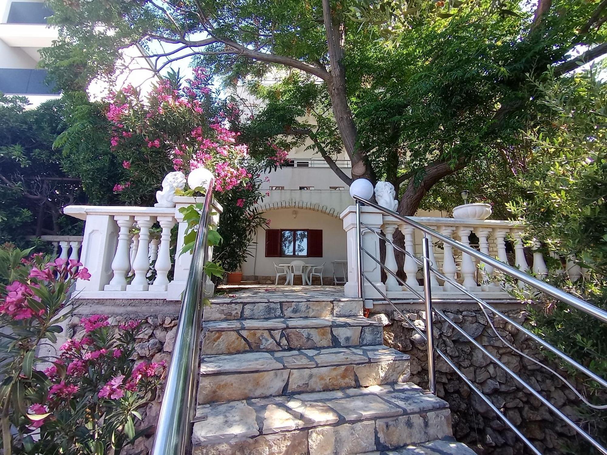 Apartament Tomi